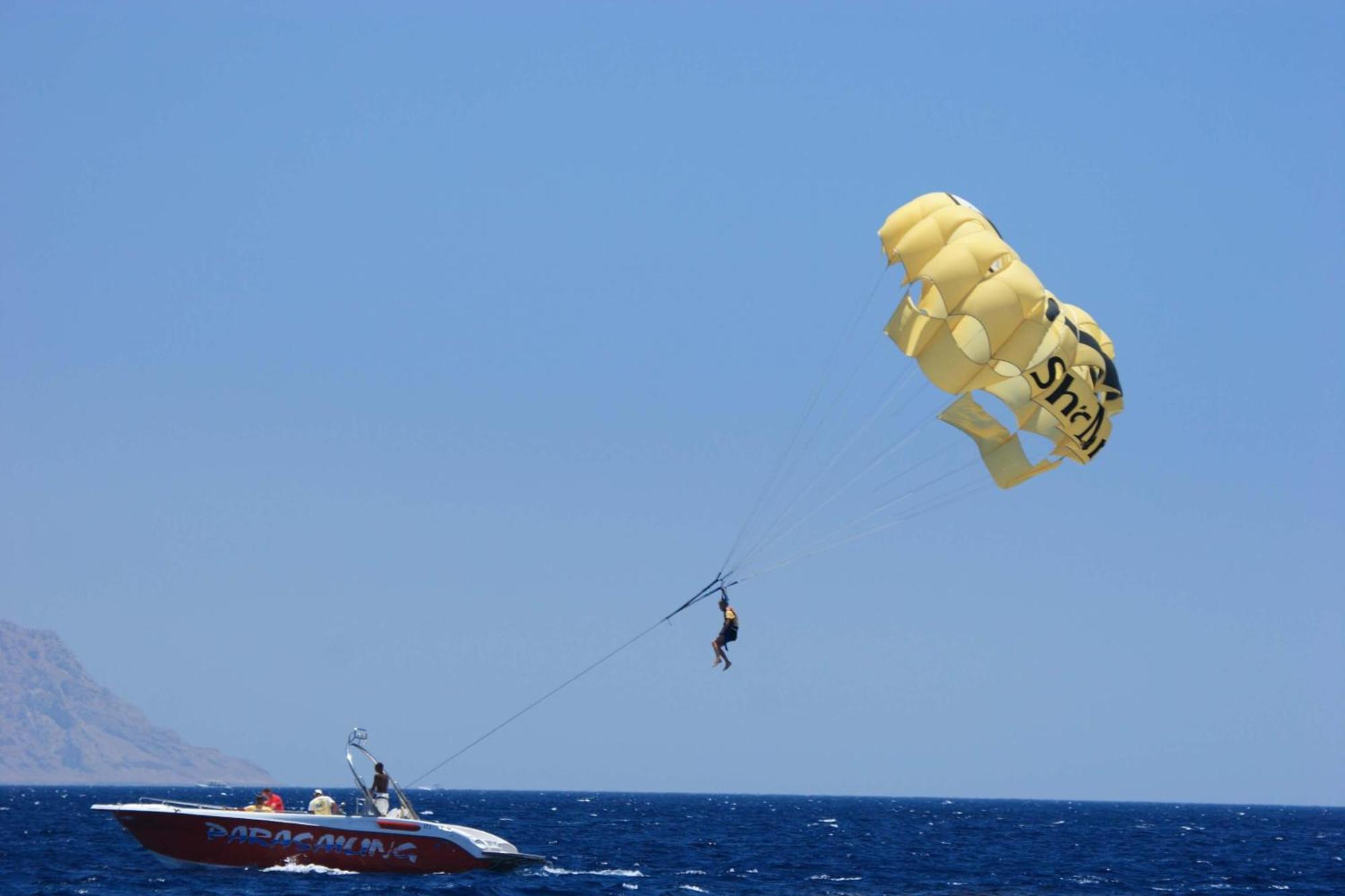 Sultan Gardens Resort Sharm El-Sheikh Exterior foto Parasailing in Crete, Greece