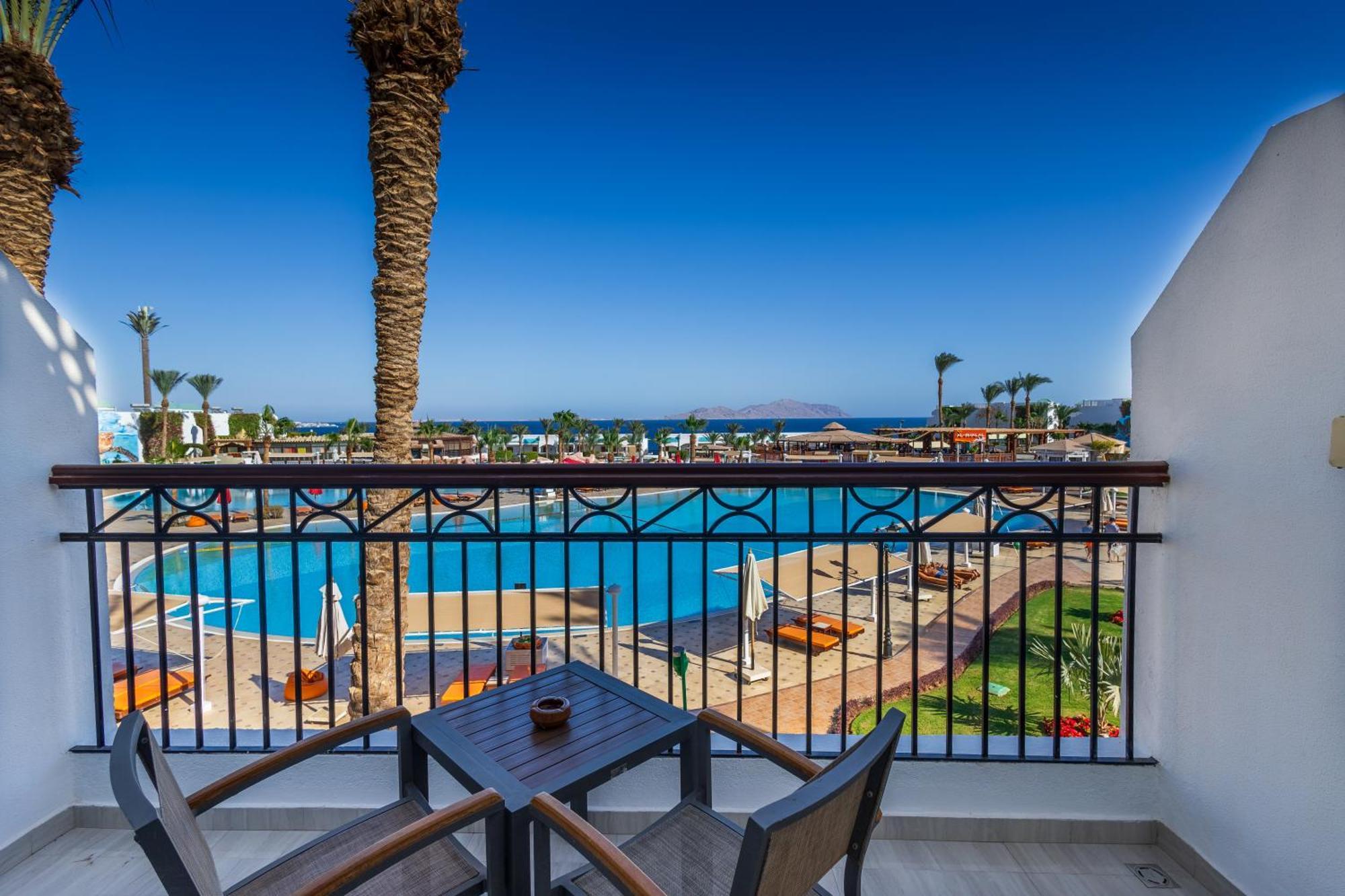 Sultan Gardens Resort Sharm El-Sheikh Exterior foto Balcony of a hotel room